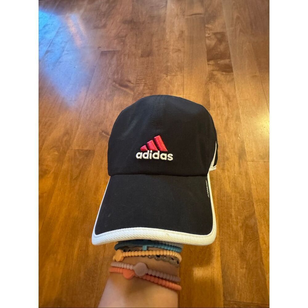 Woman’s Adidas Aeroready baseball hat one size